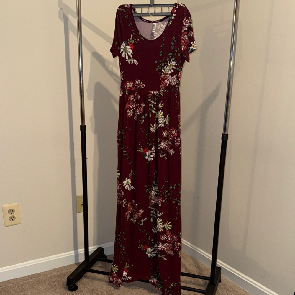 Floral Burgundy Short Sleeved Maxi Dress with Pockets